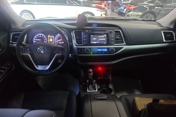 Used Toyota Highlander 2018 2.0T Four-Wheel Drive Luxury Version 7 Seats China VI Standard Center Console