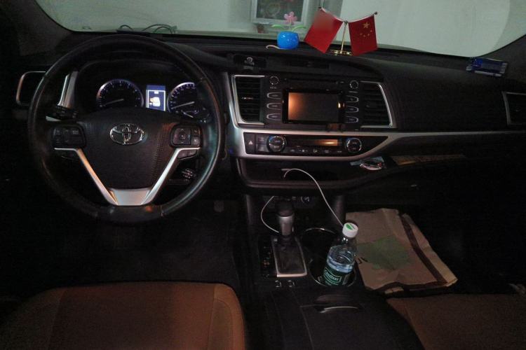 Used Toyota Highlander 2018 2.0T Four-Wheel Drive Knight Edition 7 Seats China VI Standard Center Console