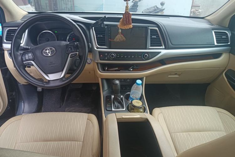 Used Toyota Highlander 2018 2.0T Two-Wheel Drive Elite Edition 7 Seats Emission Standard China V Center Console