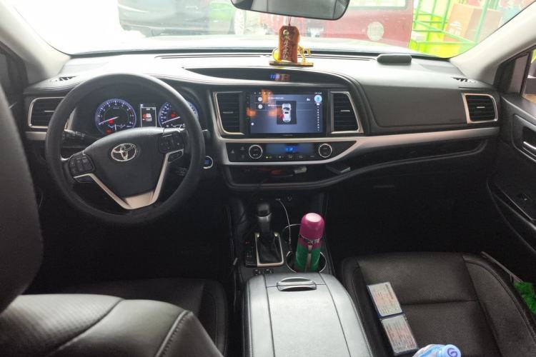 Used Toyota Highlander 2018 2.0T Four-Wheel Drive Luxury Edition 7 Seats China V Emission Standard Center Console