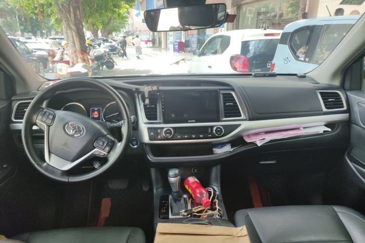 Used Toyota Highlander 2018 2.0T Four-Wheel Drive Luxury Version 7 Seats China VI Standard Center Console