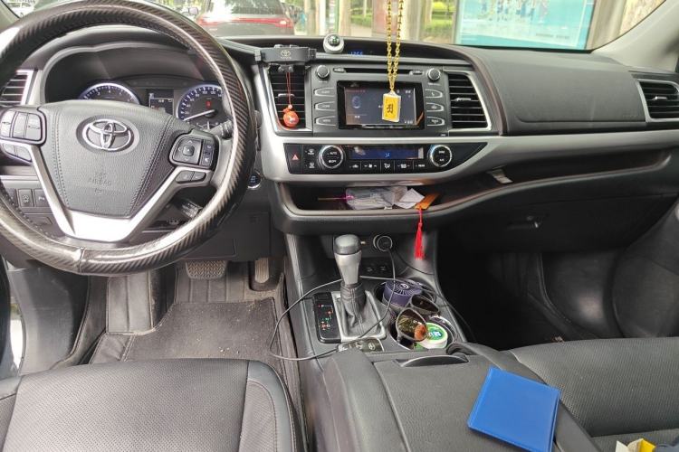 Used Toyota Highlander 2018 2.0T Four-Wheel Drive Luxury Edition 7 Seats China V Emission Standard Center Console
