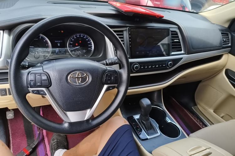 Used Toyota Highlander 2018 2.0T Two-Wheel Drive Elite Version 5 Seats China VI Standard Center Console