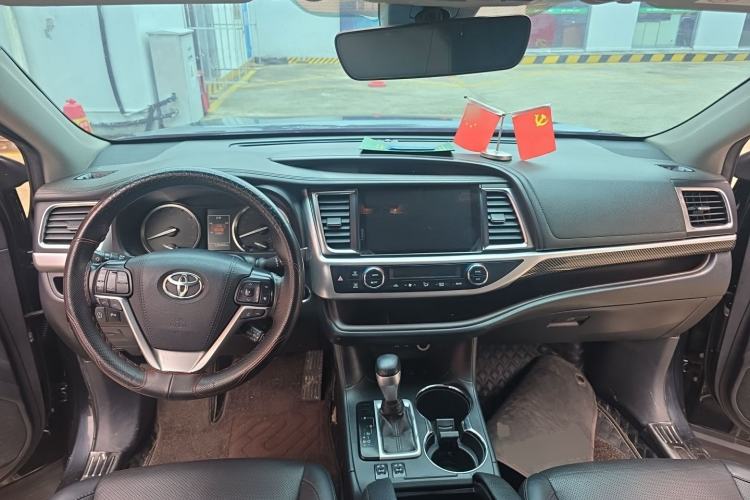 Used Toyota Highlander 2018 2.0T Four-Wheel Drive Prestige Version 7 Seats China VI Standard Center Console