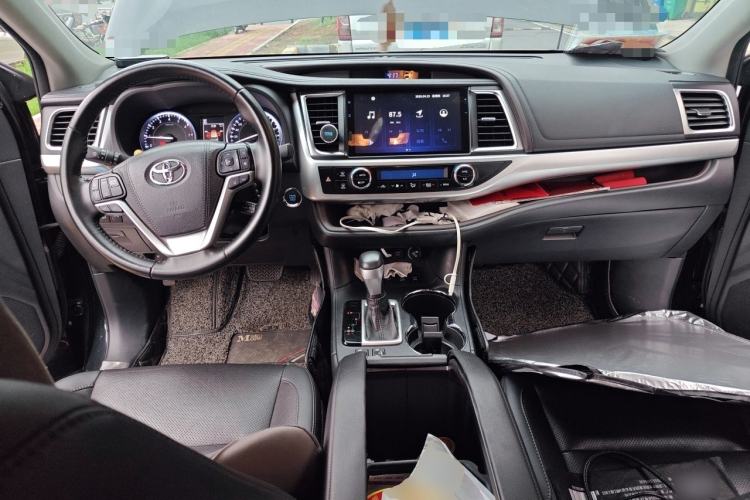 Used Toyota Highlander 2018 2.0T Four-Wheel Drive Prestige Version 7 Seats China V Emission Standard Center Console