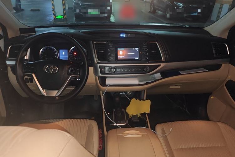 Used Toyota Highlander 2018 2.0T Two-Wheel Drive Elite Edition 5 Seats Emission Standard China V Center Console