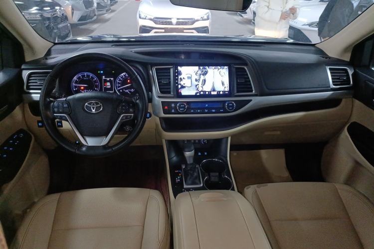 Used Toyota Highlander 2018 2.0T Four-Wheel Drive Luxury Version 7 Seats China VI Standard Center Console