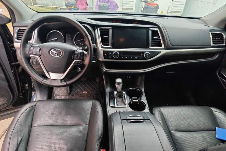Used Toyota Highlander 2018 2.0T Four-Wheel Drive Ultimate Edition 7-Seater Emission Standard China V Center Console