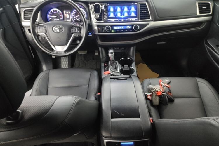 Used Toyota Highlander 2018 2.0T Four-Wheel Drive Luxury Version 7 Seats China VI Standard Center Console