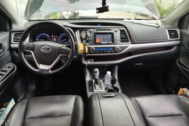 Used Toyota Highlander 2018 2.0T Four-Wheel Drive Luxury Edition 7 Seats China V Emission Standard Center Console