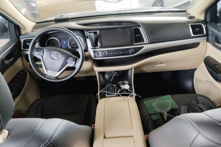 Used Toyota Highlander 2018 2.0T Four-Wheel Drive Elite Edition 7 Seats China VI Standard Center Console