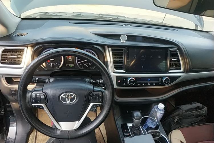 Used Toyota Highlander 2018 2.0T Four-Wheel Drive Prestige Version 7 Seats China VI Standard Center Console