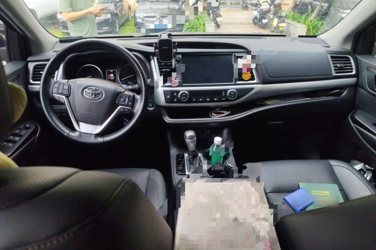 Used Toyota Highlander 2018 2.0T Four-Wheel Drive Luxury Version 7 Seats China VI Standard Center Console