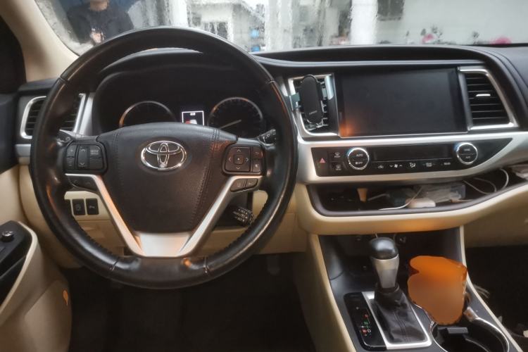 Used Toyota Highlander 2018 2.0T Four-Wheel Drive Prestige Version 7 Seats China VI Standard Center Console