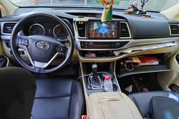 Used Toyota Highlander 2018 2.0T Two-Wheel Drive Elite Version 5 Seats China VI Standard Center Console