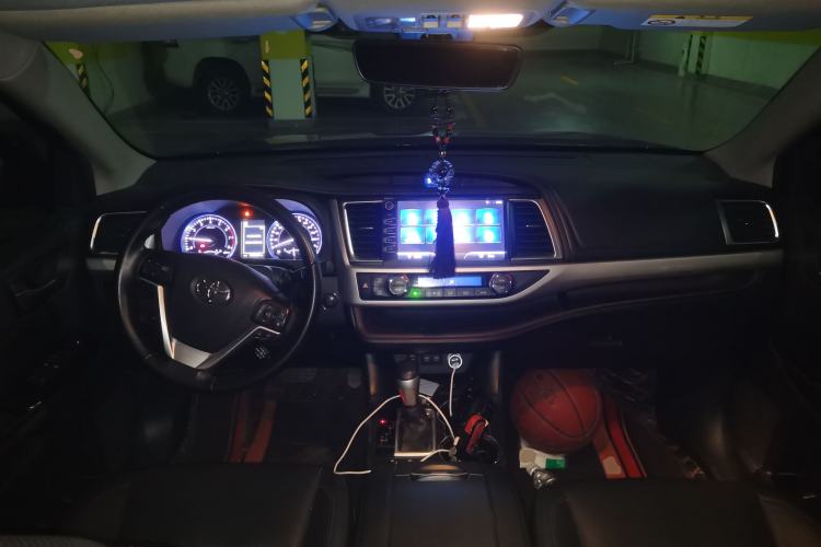 Used Toyota Highlander 2018 2.0T Four-Wheel Drive Luxury Version 7 Seats China VI Standard Center Console