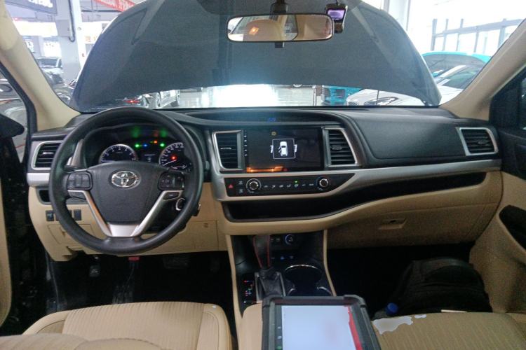 Used Toyota Highlander 2018 2.0T Four-Wheel Drive Elite Edition 7 Seats China VI Standard Center Console