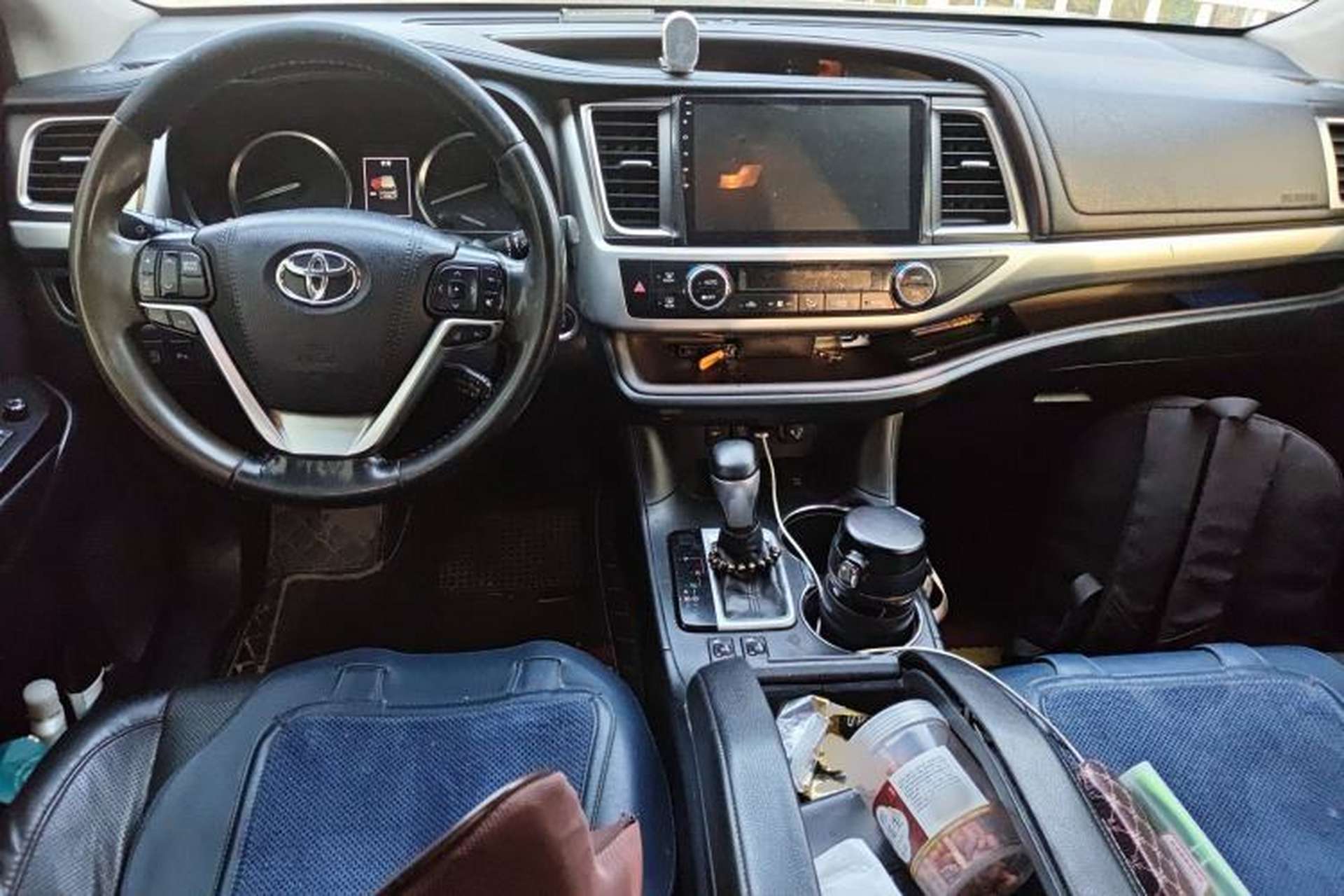 Used Toyota Highlander 2018 2.0T Four-Wheel Drive Luxury Edition 7 Seats China V Emission Standard Center Console