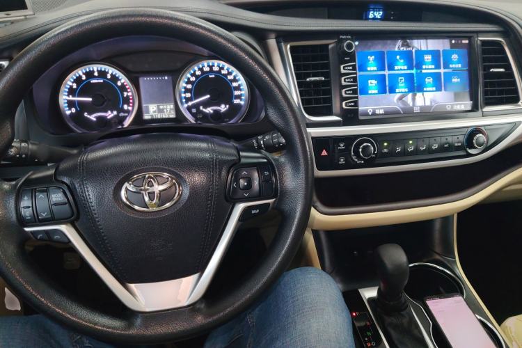 Used Toyota Highlander 2018 2.0T Four-Wheel Drive Elite Edition 7 Seats China VI Standard Center Console