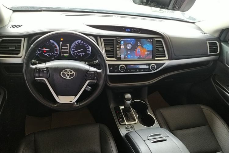 Used Toyota Highlander 2018 2.0T Four-Wheel Drive Luxury Edition 7 Seats China V Emission Standard Center Console