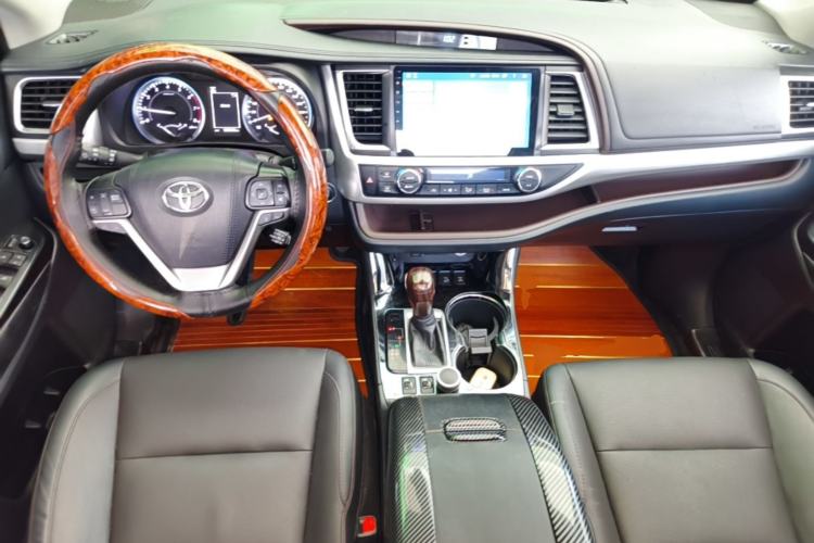 Used Toyota Highlander 2018 2.0T Four-Wheel Drive Luxury Version 7 Seats China VI Standard Center Console