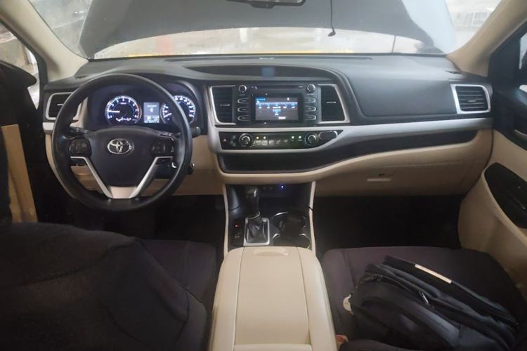 Used Toyota Highlander 2018 2.0T Two-Wheel Drive Elite Edition 5 Seats Emission Standard China V Center Console