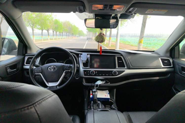 Used Toyota Highlander 2018 2.0T Four-Wheel Drive Prestige Version 7 Seats China VI Standard Center Console