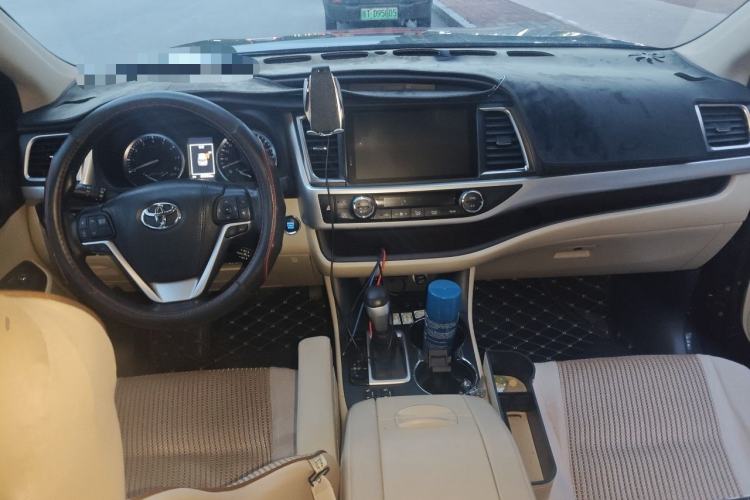 Used Toyota Highlander 2018 2.0T Four-Wheel Drive Prestige Version 7 Seats China V Emission Standard Center Console