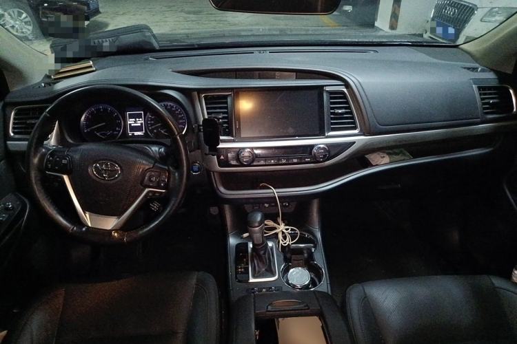 Used Toyota Highlander 2018 2.0T Four-Wheel Drive Prestige Version 7 Seats China V Emission Standard Center Console
