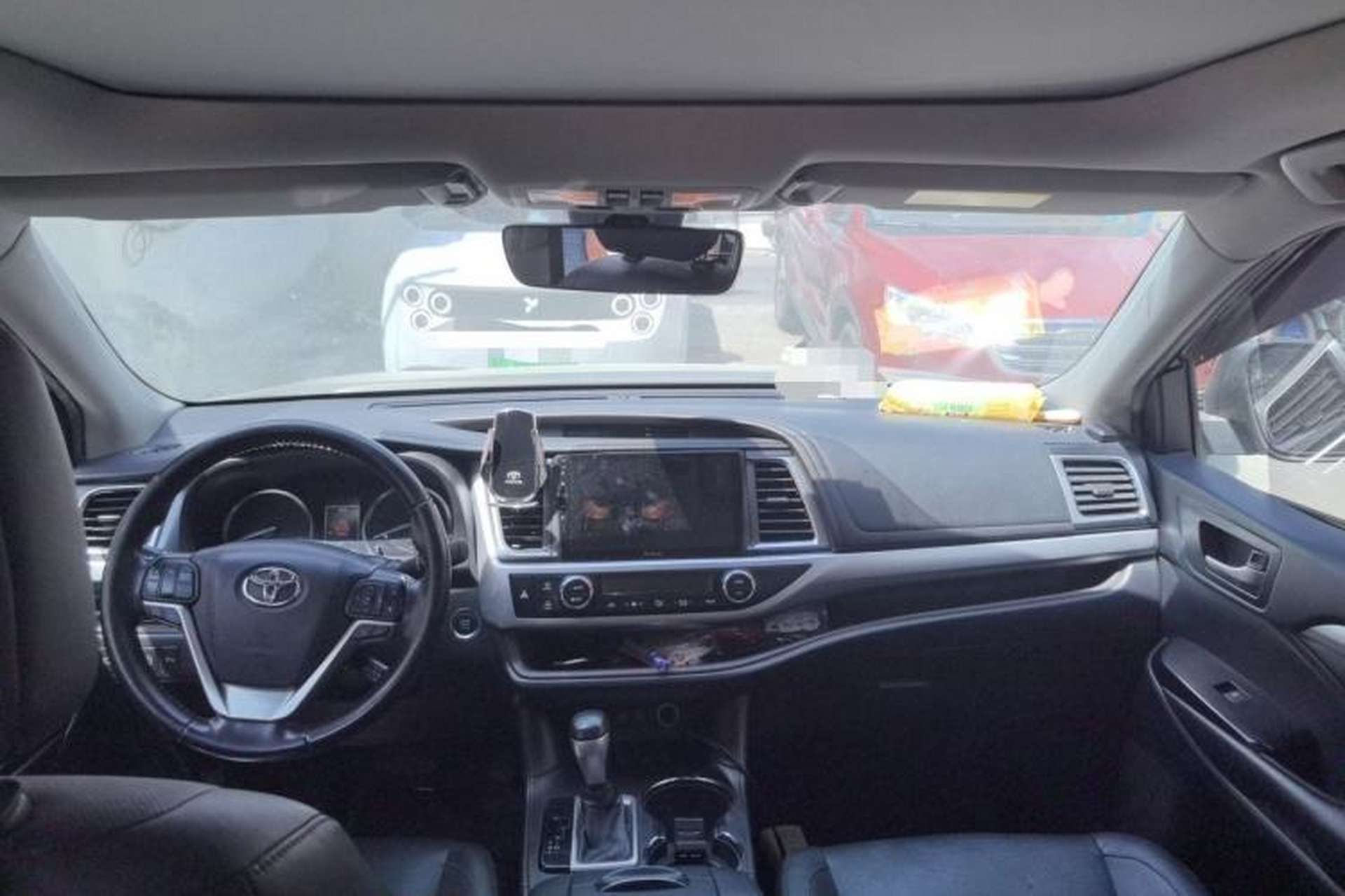 Used Toyota Highlander 2018 2.0T Four-Wheel Drive Knight Edition 7 Seats China VI Standard Center Console