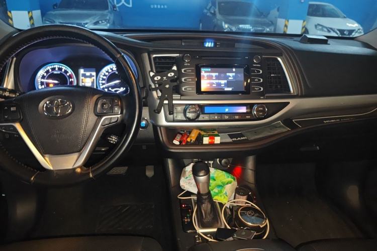 Used Toyota Highlander 2018 2.0T Four-Wheel Drive Luxury Version 7 Seats China VI Standard Center Console
