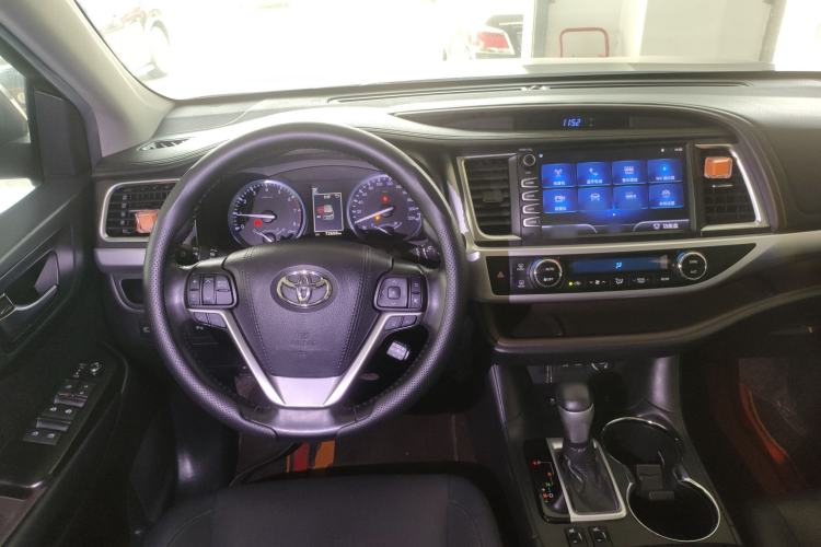 Used Toyota Highlander 2018 2.0T Four-Wheel Drive Luxury Version 7 Seats China VI Standard Center Console