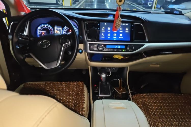 Used Toyota Highlander 2018 2.0T Four-Wheel Drive Prestige Version 7 Seats China VI Standard Center Console