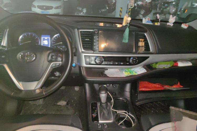 Used Toyota Highlander 2018 2.0T Four-Wheel Drive Luxury Version 7 Seats China VI Standard Center Console
