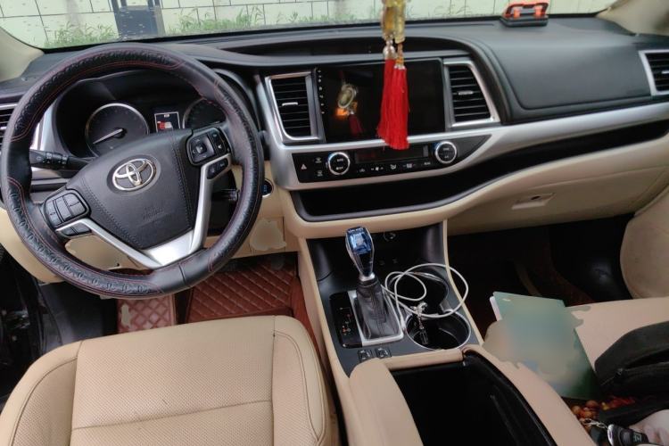 Used Toyota Highlander 2018 2.0T Four-Wheel Drive Luxury Edition 7 Seats China V Emission Standard Center Console