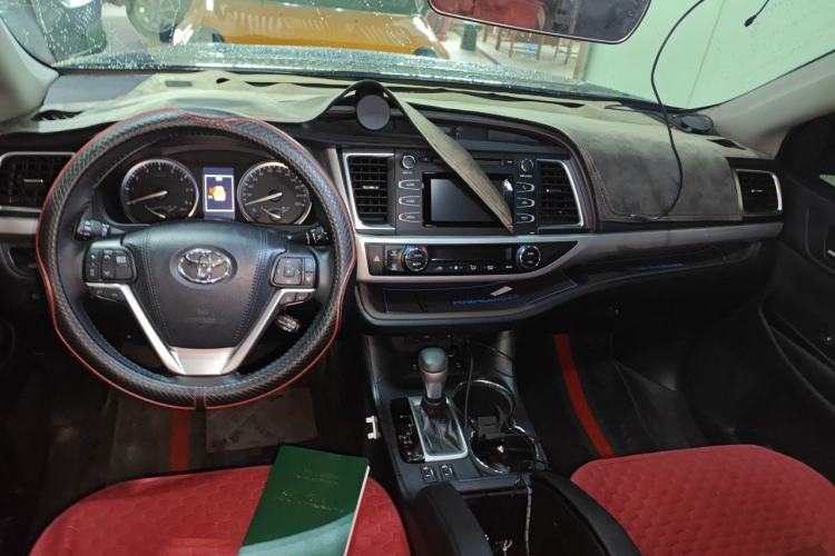 Used Toyota Highlander 2018 2.0T Four-Wheel Drive Luxury Edition 7 Seats China V Emission Standard Center Console