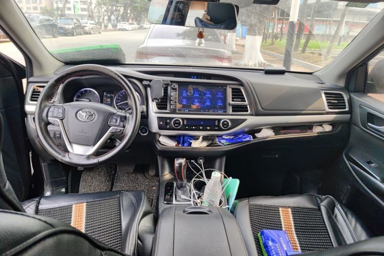 Used Toyota Highlander 2018 2.0T Four-Wheel Drive Luxury Version 7 Seats China VI Standard Center Console