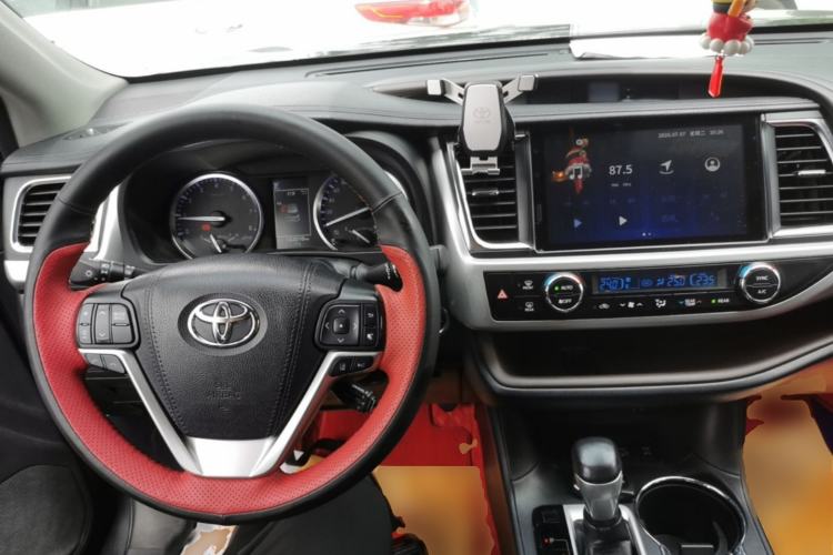 Used Toyota Highlander 2018 2.0T Four-Wheel Drive Prestige Version 7 Seats China V Emission Standard Center Console