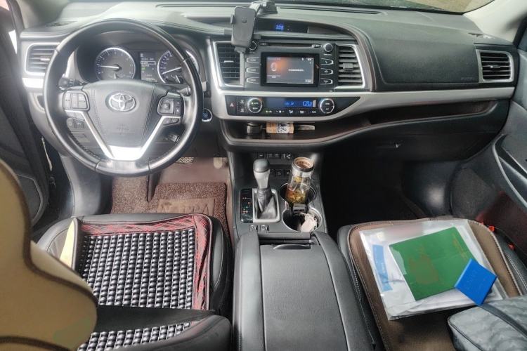 Used Toyota Highlander 2018 2.0T Four-Wheel Drive Luxury Version 7 Seats China VI Standard Center Console