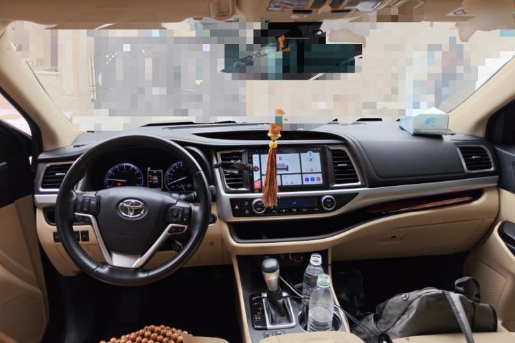 Used Toyota Highlander 2018 2.0T Four-Wheel Drive Luxury Edition 7 Seats China V Emission Standard Center Console