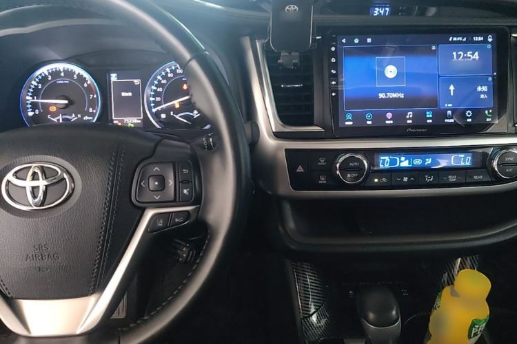 Used Toyota Highlander 2018 2.0T Four-Wheel Drive Luxury Version 7 Seats China VI Standard Center Console