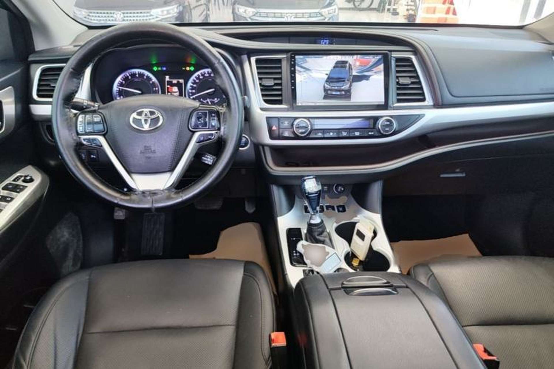 Used Toyota Highlander 2018 2.0T Four-Wheel Drive Prestige Version 7 Seats China V Emission Standard Center Console