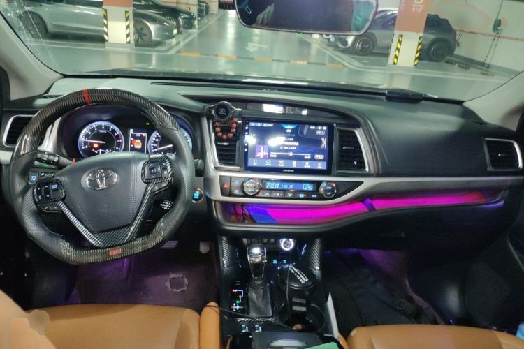 Used Toyota Highlander 2018 2.0T Four-Wheel Drive Knight Edition 7 Seats China VI Standard Center Console