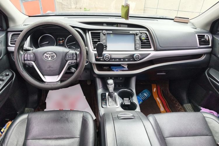 Used Toyota Highlander 2018 2.0T Four-Wheel Drive Luxury Edition 7 Seats China V Emission Standard Center Console