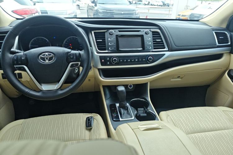 Used Toyota Highlander 2018 2.0T Two-Wheel Drive Elite Version 5 Seats China VI Standard Center Console