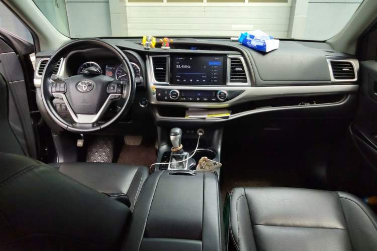 Used Toyota Highlander 2018 2.0T Four-Wheel Drive Prestige Version 7 Seats China VI Standard Center Console
