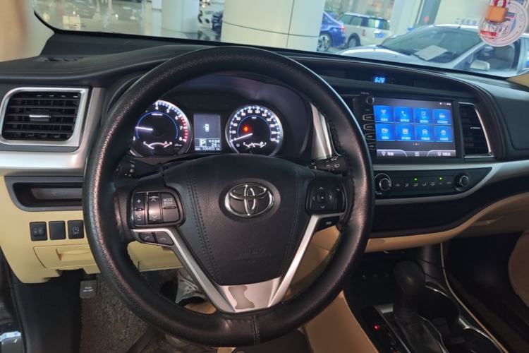 Used Toyota Highlander 2018 2.0T Four-Wheel Drive Elite Edition 7 Seats China VI Standard Center Console