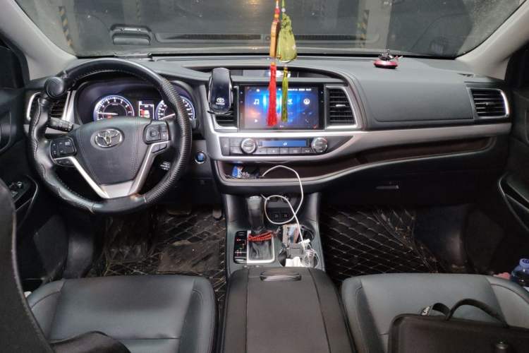Used Toyota Highlander 2018 2.0T Four-Wheel Drive Prestige Version 7 Seats China VI Standard Center Console