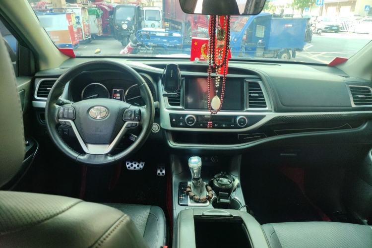Used Toyota Highlander 2018 2.0T Four-Wheel Drive Prestige Version 7 Seats China VI Standard Center Console