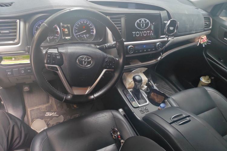 Used Toyota Highlander 2018 2.0T Four-Wheel Drive Luxury Version 7 Seats China VI Standard Center Console